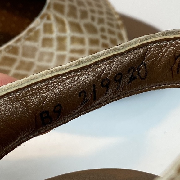 SAS Suntimer Heel Strap Sandal in Beige Croc Color Size 7S(slim) - Picture 11 of 15